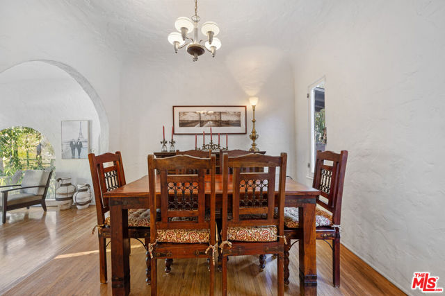 400 W Avenue 42 Avenue, Los Angeles CA: https://media.crmls.org/mediaz/9e50970a-f0fd-40de-a4f8-23043f5e8166.jpg