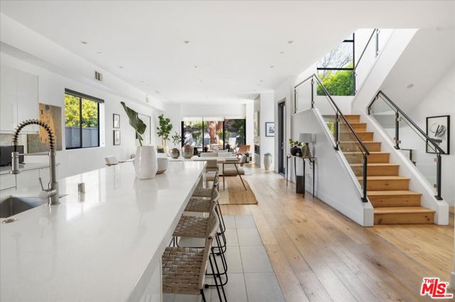 616 N FULLER Avenue, Los Angeles CA: https://media.crmls.org/mediaz/9e50b1db-3b69-4a86-9d3d-23e64a1d9721.jpg