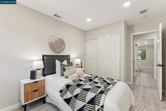 332 Kinross Dr, Walnut Creek CA: https://media.crmls.org/mediaz/9e51108b-dd62-4f9d-b856-5615edda52b2.jpg