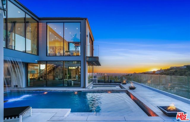 1565 Haslam Terrace, Los Angeles CA: https://media.crmls.org/mediaz/9e517399-dadb-43bf-9096-be04c5585379.jpg