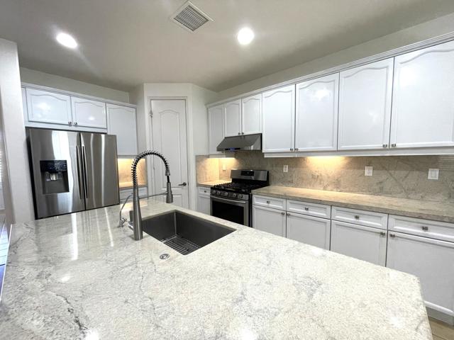 81449 Avenida Romero, Indio CA: https://media.crmls.org/mediaz/9e5216ad-d4fc-4b0f-9a17-52d7ee388763.jpg