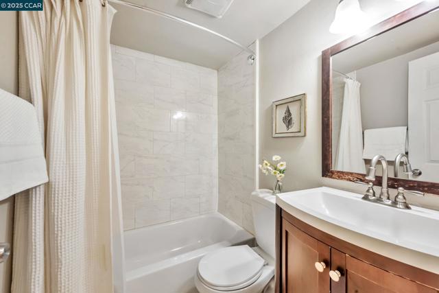 941 45Th St, Oakland CA: https://media.crmls.org/mediaz/9e52370e-3aa3-49f9-9422-e728be64965b.jpg