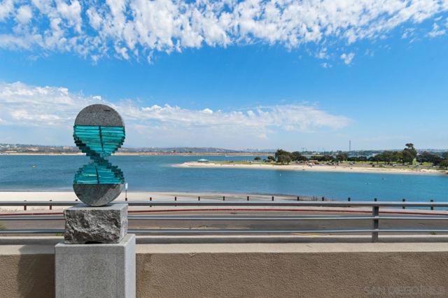 3328 Crown Point, San Diego CA: https://media.crmls.org/mediaz/9e52afda-1cde-4692-9972-eda66bee8a06.jpg