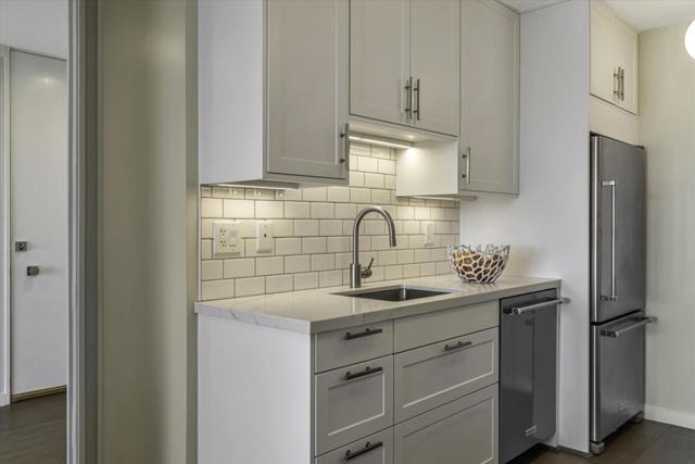 565 Bellevue Avenue, Oakland CA: https://media.crmls.org/mediaz/9e5452d6-c757-40f5-9507-d74e7d927692.jpg