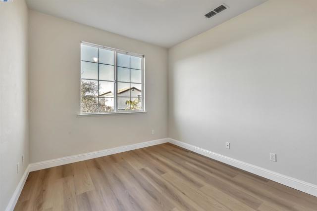 501 Carnaby Rd, Lathrop CA: https://media.crmls.org/mediaz/9e549b65-ebd7-43b0-ac91-278659c07d8a.jpg