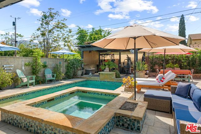 521 S Parish Place, Burbank CA: https://media.crmls.org/mediaz/9e54e2ad-a36a-40e2-8b87-331278f5d49a.jpg