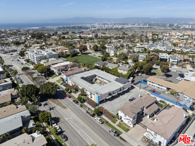 7825 W Manchester Avenue, Playa del Rey CA: https://media.crmls.org/mediaz/9e556a4c-da3d-457f-82de-f8d827ed5ede.jpg