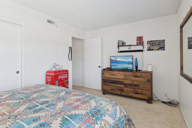 946 Carriage Drive, San Marcos CA: https://media.crmls.org/mediaz/9e55b677-1e38-4961-92cc-6dfb759b14ad.jpg