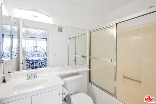 1335 Newport Avenue, Long Beach CA: https://media.crmls.org/mediaz/9e55d170-db57-4bad-8ec9-6246f68c6788.jpg
