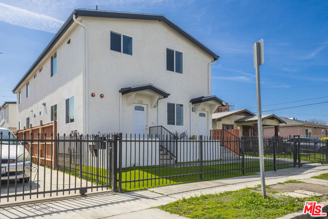 236 W 84th Place, Los Angeles CA: https://media.crmls.org/mediaz/9e560ee3-e5d6-4d42-8537-f23508d5354a.jpg