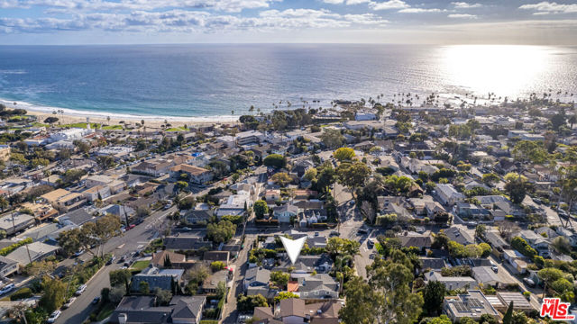 417 Poplar Street, Laguna Beach CA: https://media.crmls.org/mediaz/9e562a7d-3f67-4712-9625-9d0381c7d5d3.jpg