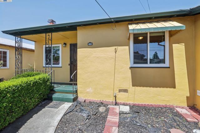 759 Bishop Ave, Hayward CA: https://media.crmls.org/mediaz/9e56bbfa-f5a4-46b6-b9fa-9f36cf9c0588.jpg