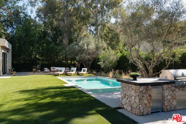 23340 Collins Street, Woodland Hills CA: https://media.crmls.org/mediaz/9e573f91-fe65-4715-99c8-c82cfe596491.jpg