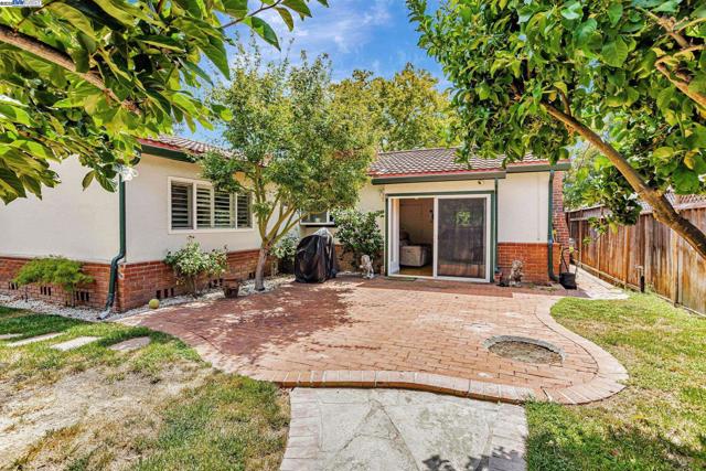 903 Lanewood Dr, San Jose CA: https://media.crmls.org/mediaz/9e576dfb-7b50-4de7-83d0-033ff22578bb.jpg