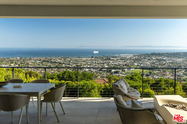 945 Arbolado Road, Santa Barbara CA: https://media.crmls.org/mediaz/9e5780f3-e111-48ca-b58a-9c5d52af6ffd.jpg