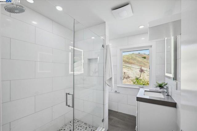 325 Bollinger Estates Ct, San Ramon CA: https://media.crmls.org/mediaz/9e57aef3-2462-497c-a0a7-d6f3c0e0b0d3.jpg