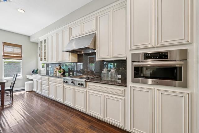 3633 Terrazzo Ct, Pleasanton CA: https://media.crmls.org/mediaz/9e58146c-c344-42b0-acc0-917fb327647d.jpg