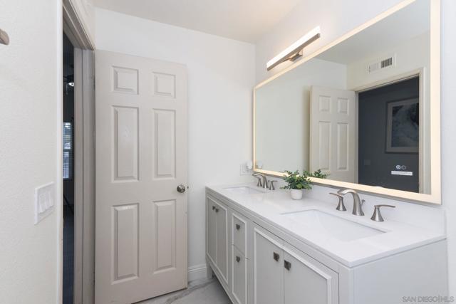 11927 Dapple Way, San Diego CA: https://media.crmls.org/mediaz/9e583908-e28b-43b4-ad7d-4e1a4e0c15c6.jpg