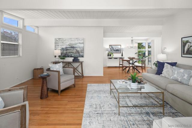 661 Balboa Avenue, Coronado CA: https://media.crmls.org/mediaz/9e58658d-101e-49bc-b6d6-45672e73b18d.jpg