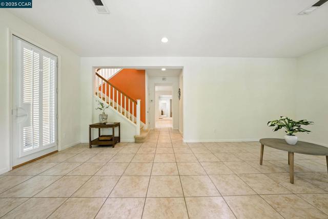 630 Oscar St, Vallejo CA: https://media.crmls.org/mediaz/9e591009-735d-4df9-b54c-7140698c9b97.jpg