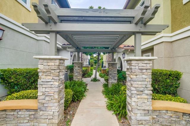 43 Via Sovana, Santee CA: https://media.crmls.org/mediaz/9e59122d-9bfa-4322-8e5c-3f2007041bed.jpg