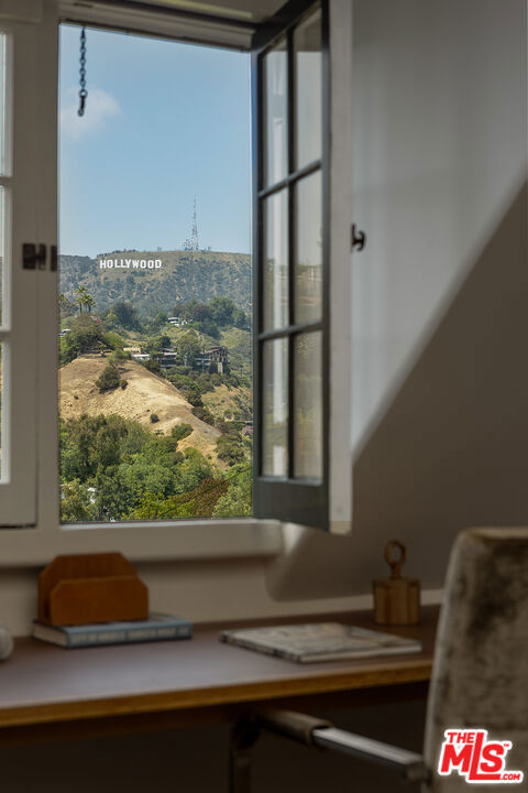 https://media.crmls.org/mediaz/9e59493d-232a-40ba-a09a-c502bb859866.jpg?preset=X-Large