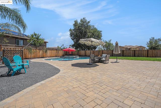 140 Ridge Crest Ct, Oakley CA: https://media.crmls.org/mediaz/9e59e2b7-f958-41ae-8e17-f97a0568bd27.jpg
