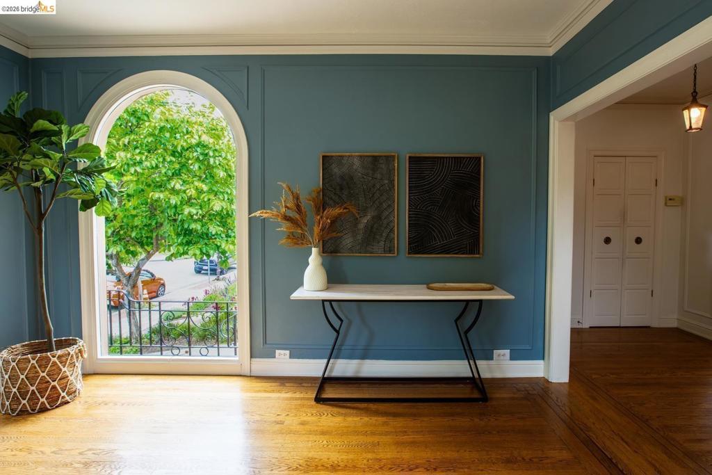 https://media.crmls.org/mediaz/9e5a38a6-1d0b-4fe1-a601-f6208f813aff.jpg?preset=X-Large