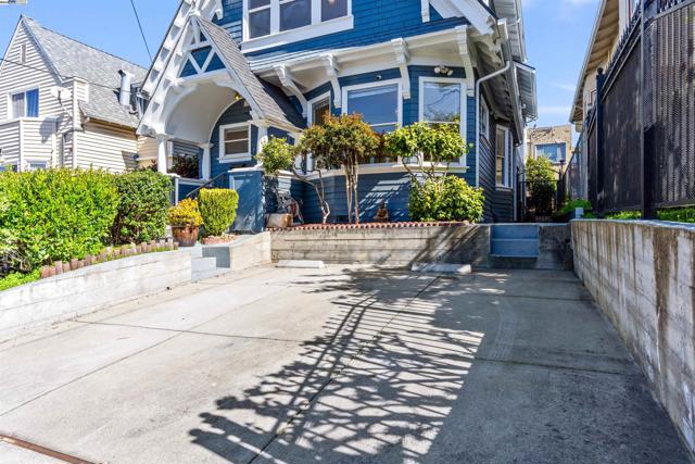 1206 E 23rd St, Oakland CA: https://media.crmls.org/mediaz/9e5ac8b2-c7ca-4adb-881d-667673b50bcc.jpg