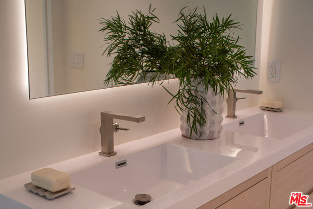 1943 Sunset Plaza Drive, Los Angeles CA: https://media.crmls.org/mediaz/9e5ad7c1-8bd6-4103-bdc2-38f43582f237.jpg