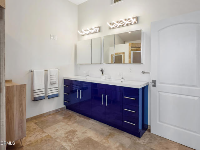 1210 S La Luna Avenue, Ojai CA: https://media.crmls.org/mediaz/9e5b0c93-4704-440a-935a-5cdbe7332e44.jpg