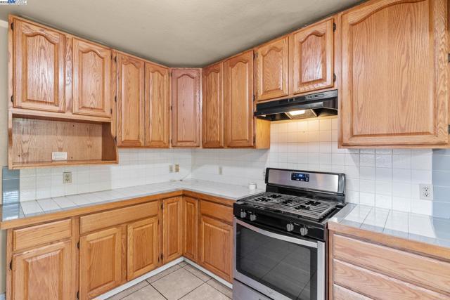 2825 Marlborough Avenue, Redwood City CA: https://media.crmls.org/mediaz/9e5bdb9b-56b4-4609-8614-f4cadf13d2f0.jpg