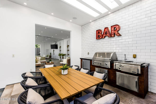 829 Flower Avenue, Venice CA: https://media.crmls.org/mediaz/9e5c2a06-f231-4916-baff-c10db4d6d142.jpg