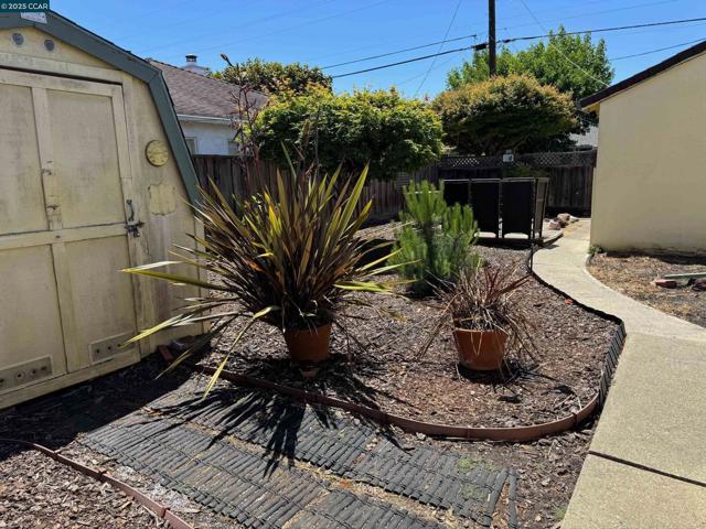 17300 Via Melina, San Lorenzo CA: https://media.crmls.org/mediaz/9e5c676e-f921-430c-b32d-9d6966d47ffd.jpg