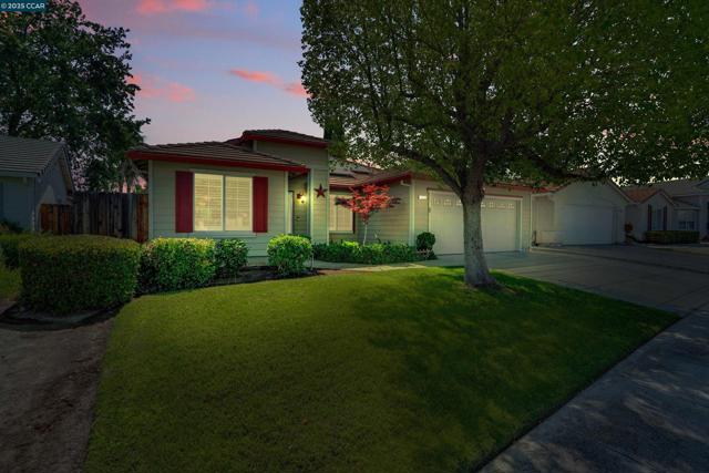 380 Claremont Dr, Brentwood CA: https://media.crmls.org/mediaz/9e5c94fd-8ed4-4b04-b239-766abaa2c270.jpg