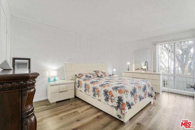 20134 Leadwell Street, Winnetka CA: https://media.crmls.org/mediaz/9e5d6307-b50f-4be1-a762-4cc0d1820b7f.jpg