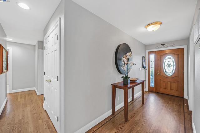 7872 Meadowbrook Ct, Pleasanton CA: https://media.crmls.org/mediaz/9e5db0d1-d583-4ee2-a641-b666e8d88e96.jpg