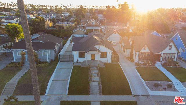 5325 S Victoria Avenue, Los Angeles CA: https://media.crmls.org/mediaz/9e5dc13e-1ab4-40be-9b6b-7eb1ed322e9b.jpg