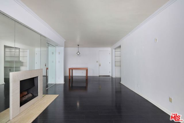 723 Palisades Beach Road, Santa Monica CA: https://media.crmls.org/mediaz/9e5e544a-8e41-444d-95c6-64d739f07363.jpg