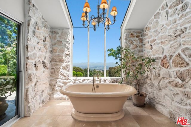 19 Caballeros Road, Rolling Hills, California 90274, 5 Bedrooms Bedrooms, ,3 BathroomsBathrooms,Residential,Sold,Caballeros,25581187