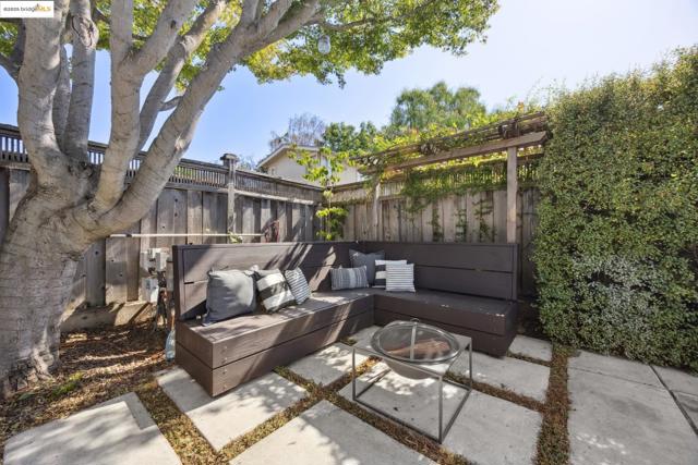 3936 Elston Ave., Oakland CA: https://media.crmls.org/mediaz/9e5e889c-b324-41c3-a40b-bda230cc3c1b.jpg