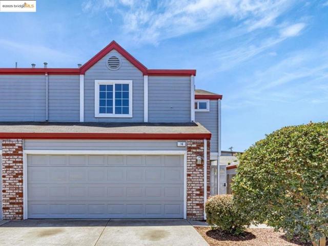 16 Town Sq PL, Oakland CA: https://media.crmls.org/mediaz/9e5ee281-83d8-4ec8-a045-1b4b928b9cf0.jpg