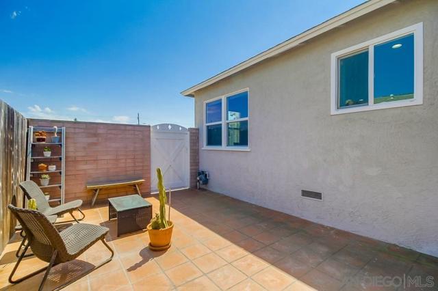3484 Armstrong St, San Diego CA: https://media.crmls.org/mediaz/9e5ef1ab-efcb-4919-a105-1e0f299416b5.jpg