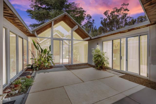 1412 Ellsworth Court, Thousand Oaks CA: https://media.crmls.org/mediaz/9e5f0d9e-f66f-479c-ba3a-193ff5c9507e.jpg