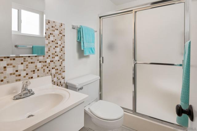 5083 Barry St, Oceanside CA: https://media.crmls.org/mediaz/9e5f0ddf-d5cb-4161-b968-6baf74028f87.jpg