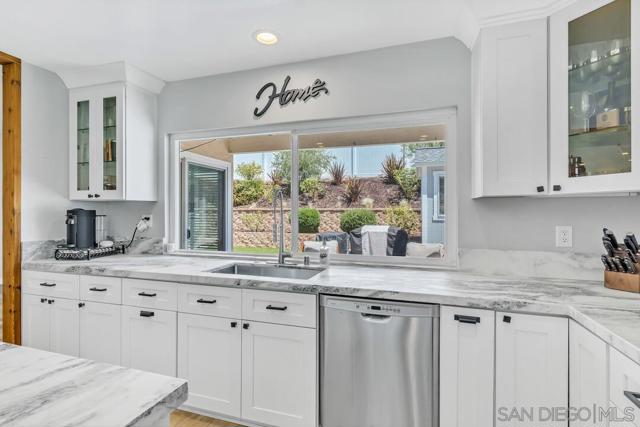 13533 Mora Cir, Poway CA: https://media.crmls.org/mediaz/9e5f5305-0640-485e-b20b-0f68ad23e52c.jpg