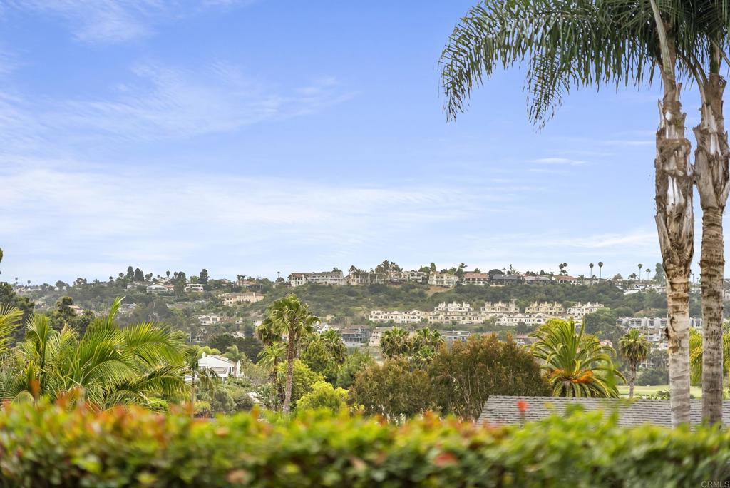 https://media.crmls.org/mediaz/9e60518d-d00d-4fd9-a0be-4f3c5016e98f.jpg?preset=X-Large