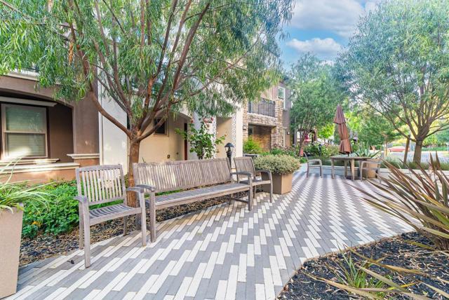 329 Cherokee Loop, Mountain View CA: https://media.crmls.org/mediaz/9e60c8f8-f838-4588-be43-ce42a54ddf4c.jpg