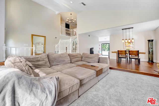 4911 Calle Robleda, Agoura Hills CA: https://media.crmls.org/mediaz/9e60eec5-80f7-483e-881d-a67c10d1af8a.jpg