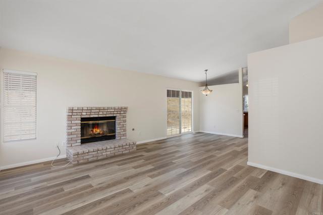 Detail Gallery Image 5 of 29 For 2035 Badger Gln, Escondido,  CA 92029 - 3 Beds | 2 Baths